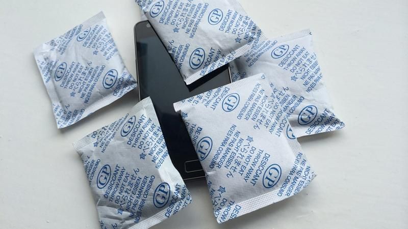 How to Fix iPhone Water Damage- Complete Guide 6 Dry it out with Silica Gel